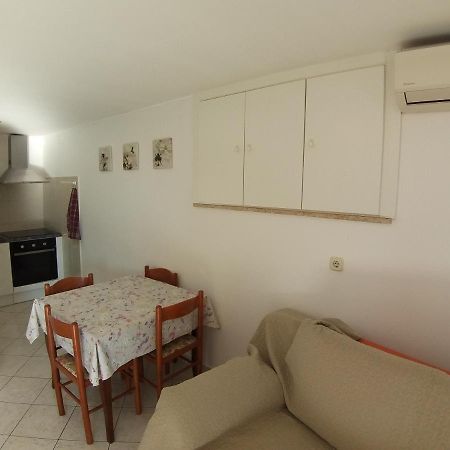 Guest House Zohil Ровінь Екстер'єр фото