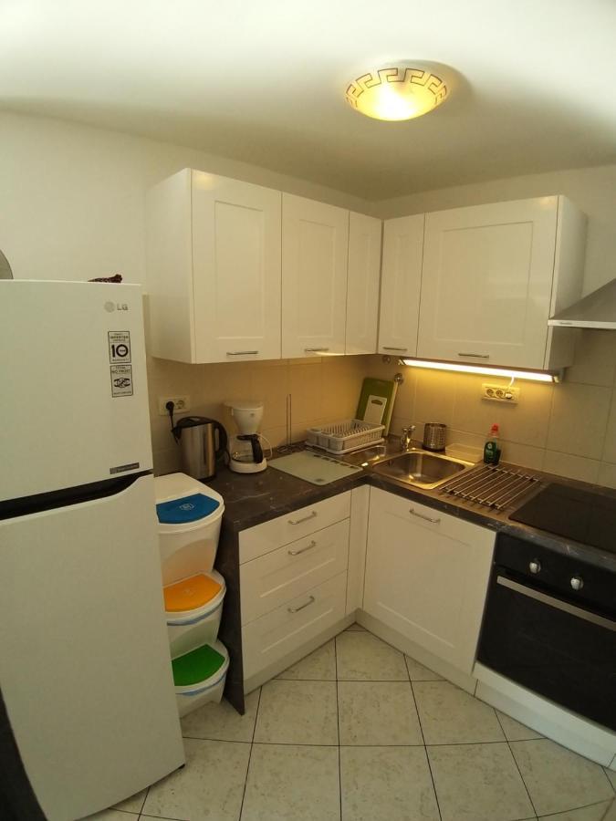 Guest House Zohil Ровінь Екстер'єр фото