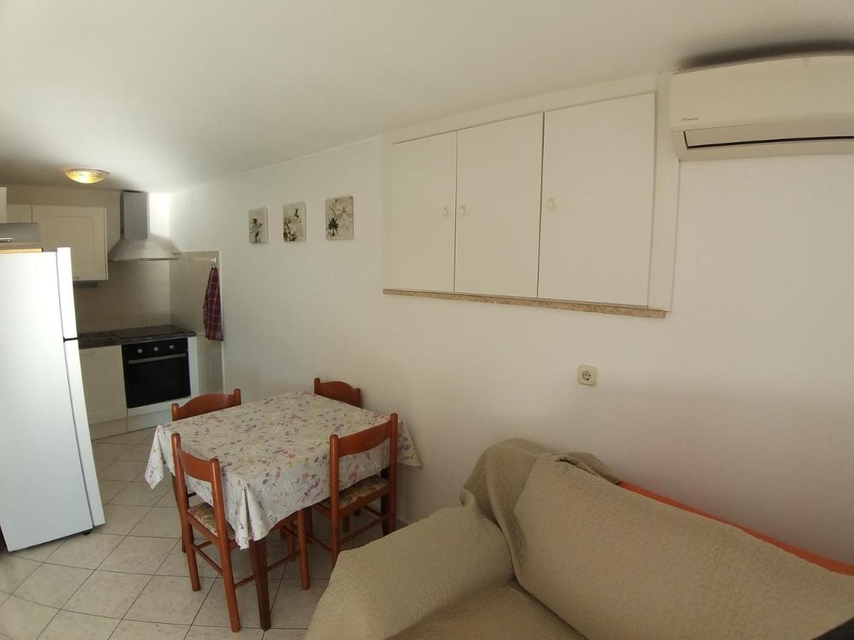 Guest House Zohil Ровінь Екстер'єр фото