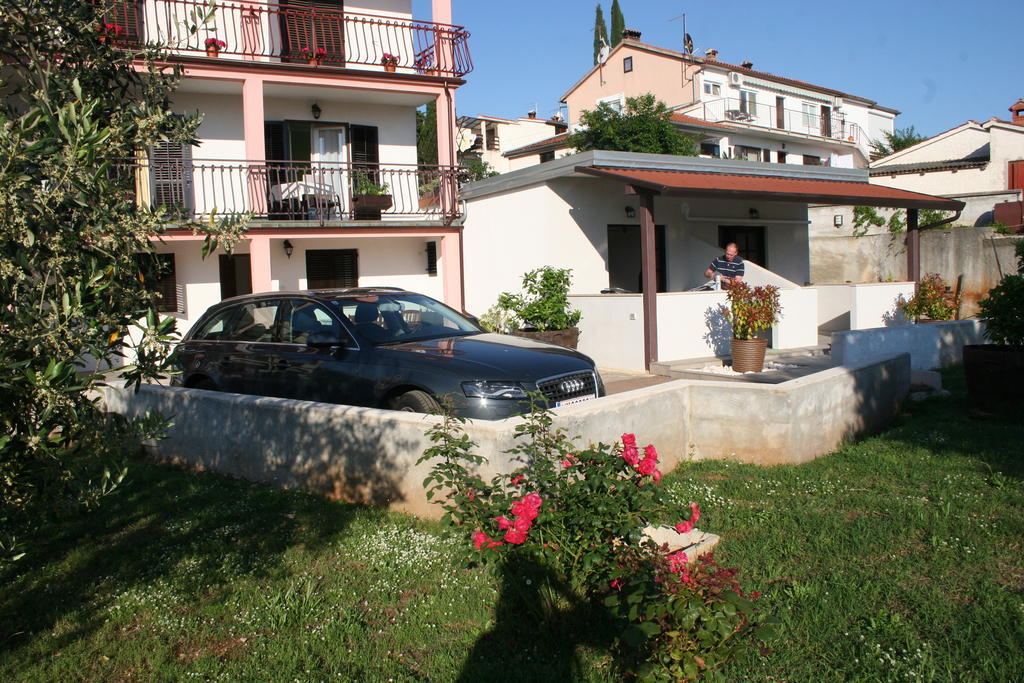 Guest House Zohil Ровінь Екстер'єр фото