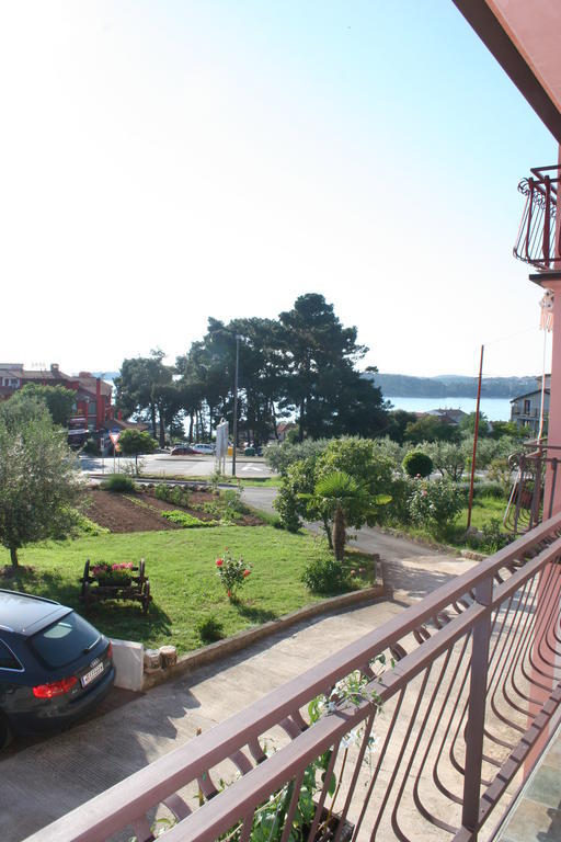 Guest House Zohil Ровінь Екстер'єр фото
