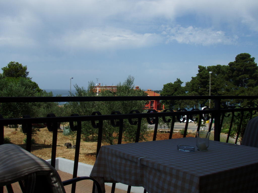 Guest House Zohil Ровінь Екстер'єр фото