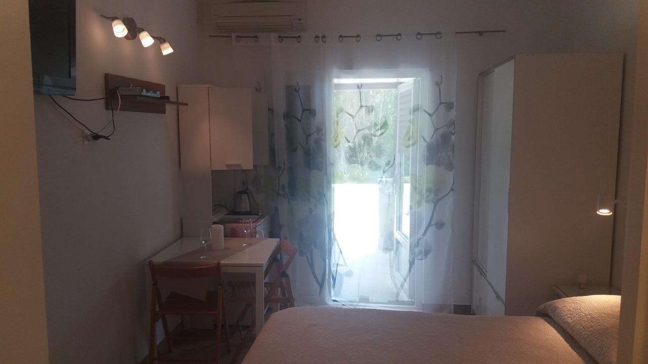 Guest House Zohil Ровінь Екстер'єр фото