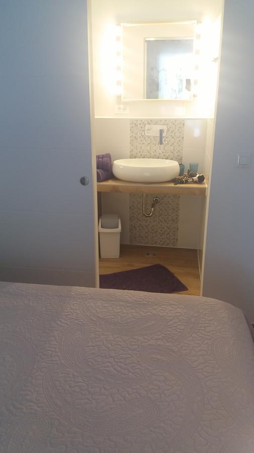 Guest House Zohil Ровінь Екстер'єр фото