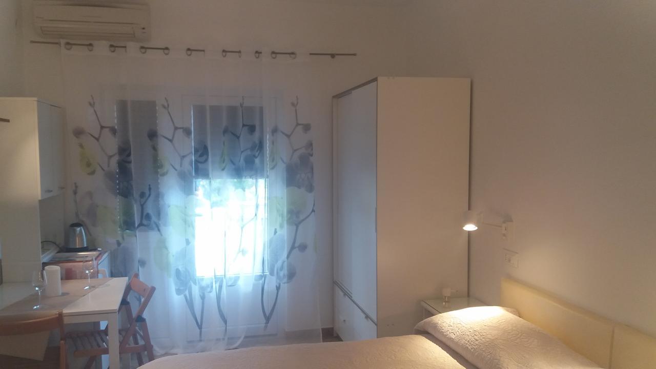 Guest House Zohil Ровінь Екстер'єр фото