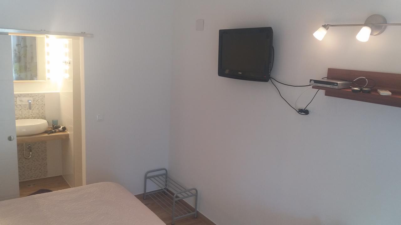 Guest House Zohil Ровінь Екстер'єр фото